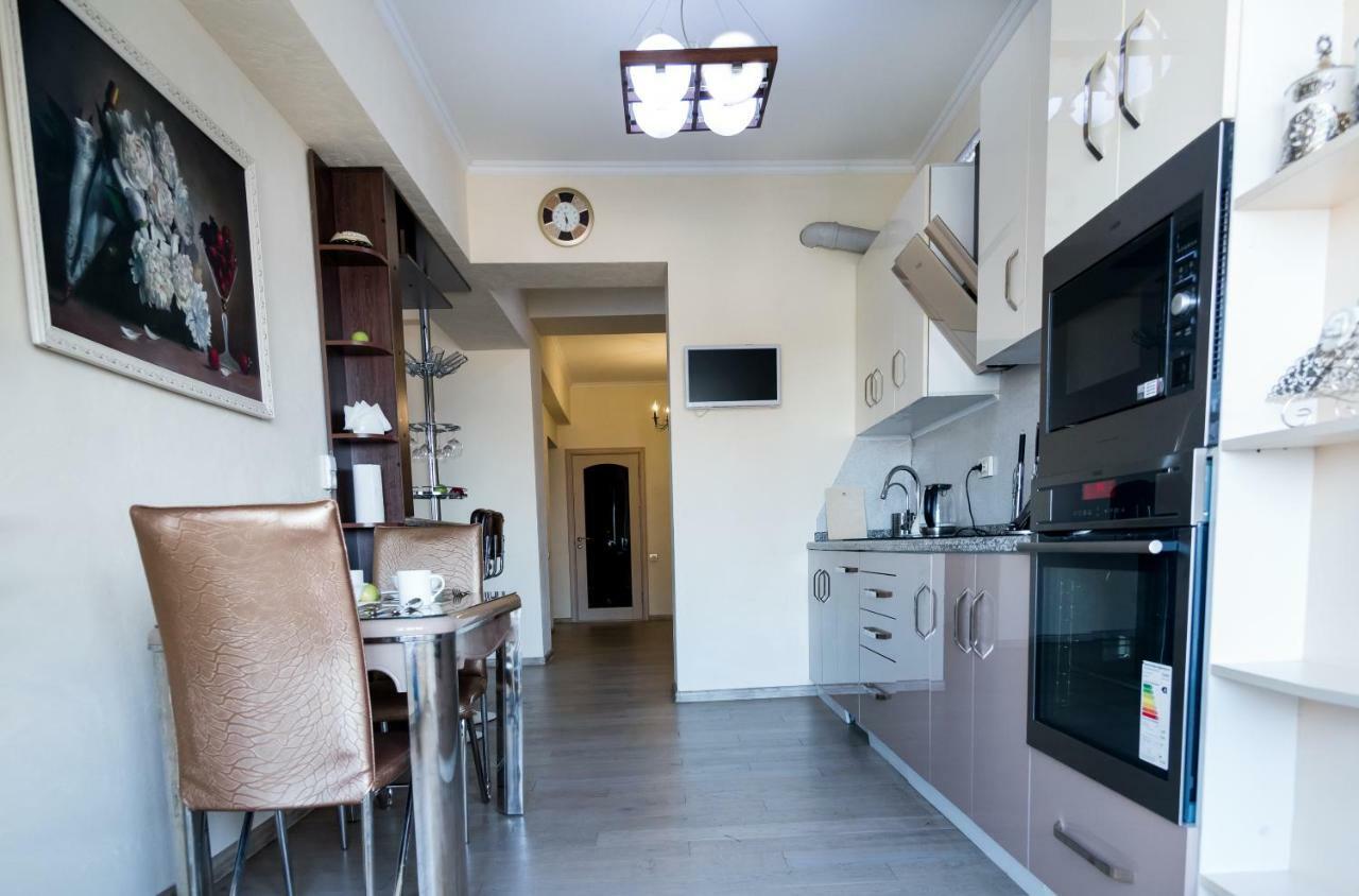 Spacious&cozy apartment in Bishkek center Zewnętrze zdjęcie