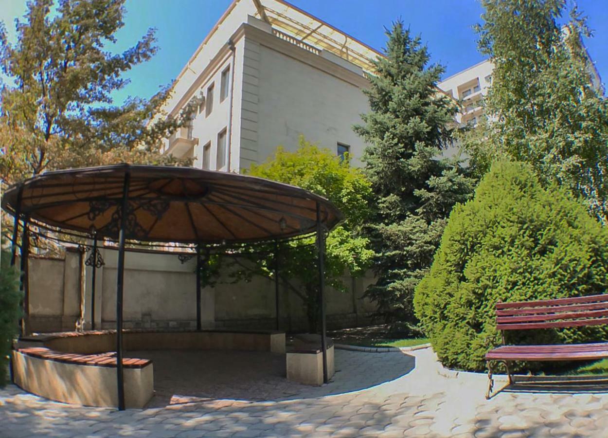 Spacious&cozy apartment in Bishkek center Zewnętrze zdjęcie